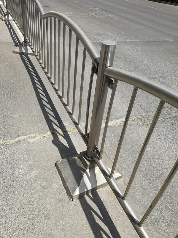 道路护栏工程产品实拍